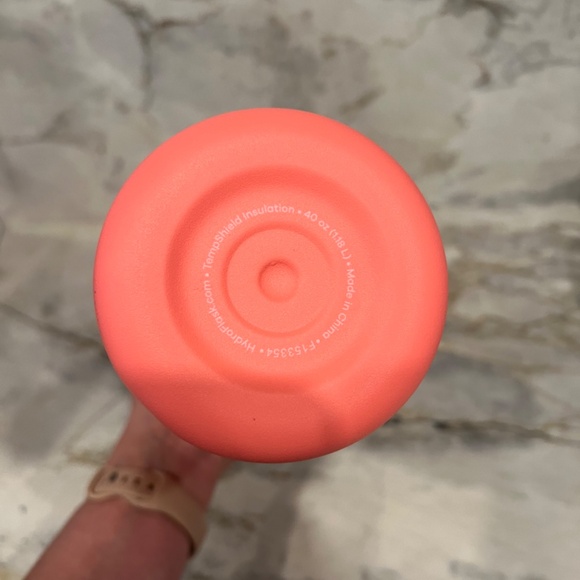 Hydroflask 40z water bottle - neon pink - Picture 3 of 3